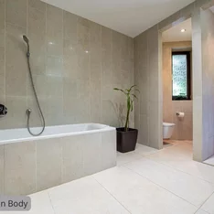 Apartmán B1 Body - kúpeľňa s vaňou